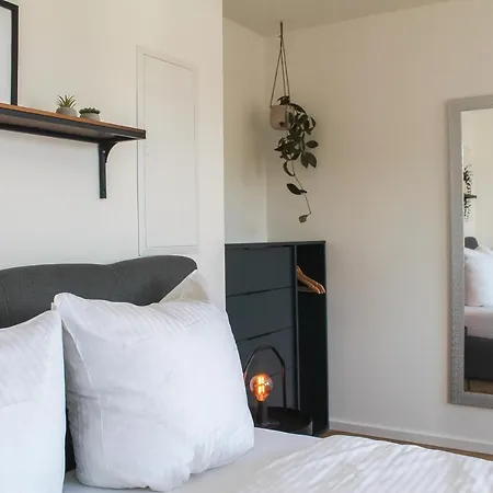 Apartamento Wonderful World - Stadtnah, Balkon, Parkplatz, E-ladestation, Fitnessstudio *