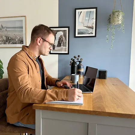 Wonderful World - Stadtnah, Balkon, Parkplatz, E-ladestation, Fitnessstudio *