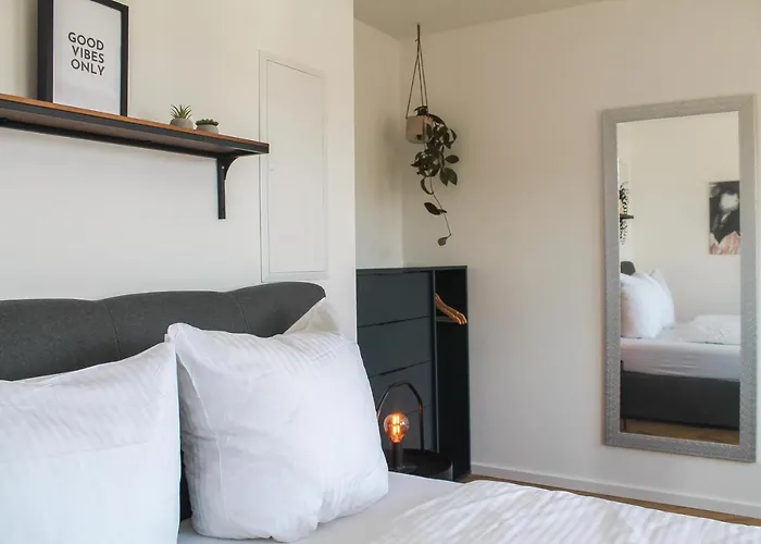 Apartament Wonderful World - Stadtnah, Balkon, Parkplatz, E-ladestation, Fitnessstudio *